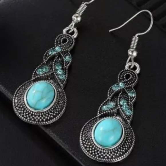 🌸3/$25 Blue stone oval drop earrings | 2.5”L - Picture 8 of 9